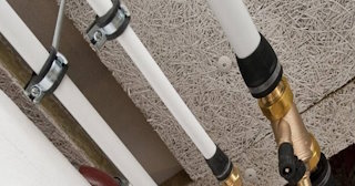 Замена труб водоснабжения в квартире: цена от 2064 руб. - СантехДомЛзв